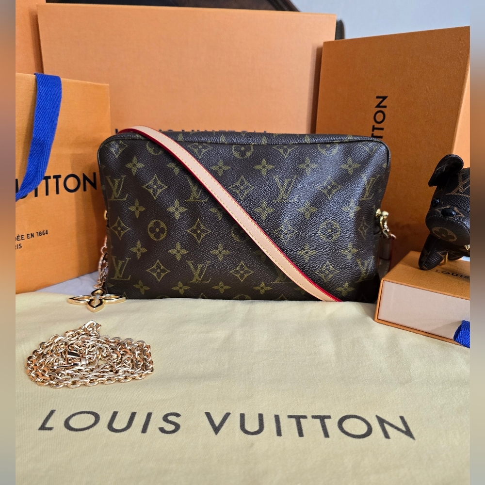 AUTHENTIC LOUIS VUITTON Monogram Trousse Cosmetic Crossbody Bag - Picture 5 of 17